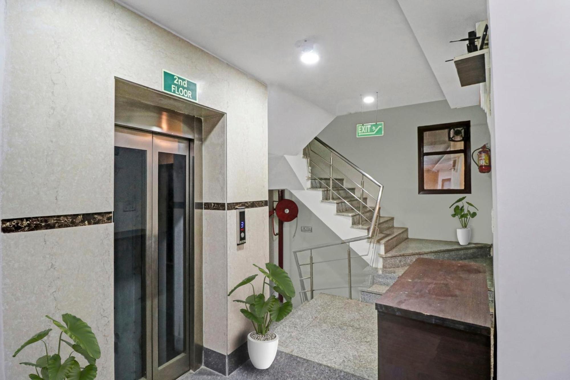 Hotel Stay House Nueva Delhi Exterior foto